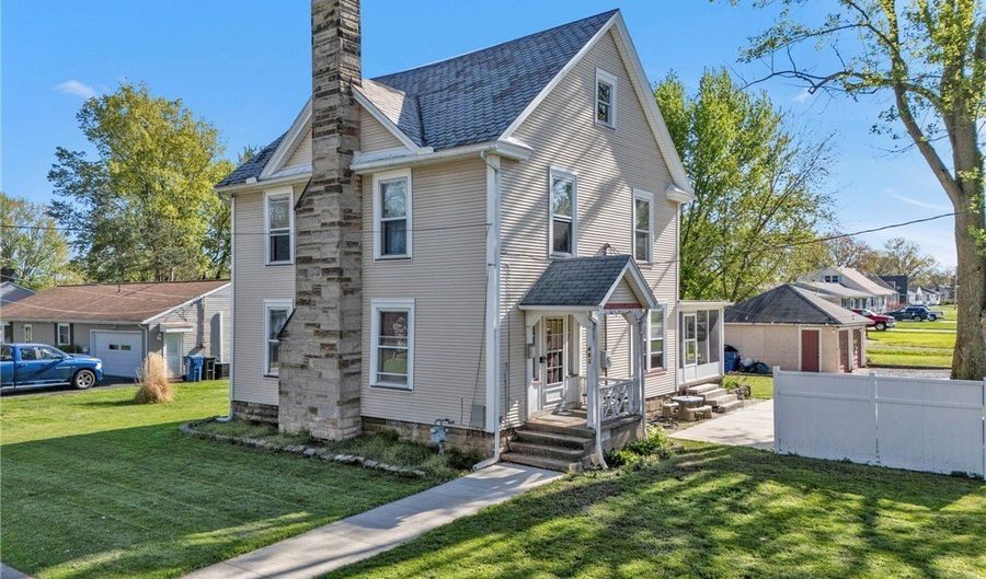483 N Main St, Amherst, OH 44001 - 4 Beds, 2 Bath