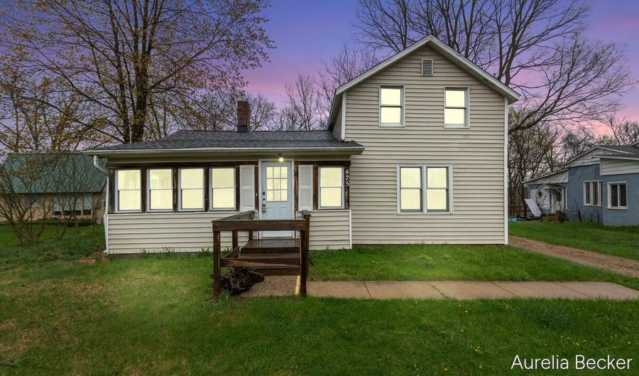 425 S Cedar St, Allegan, MI 49010 - 3 Beds, 1 Bath