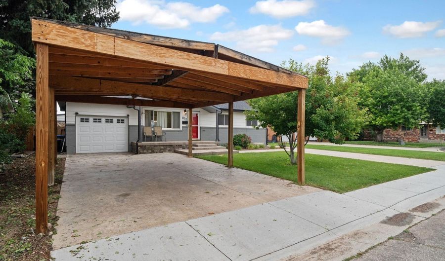 812 MARYLAND Ct, Cheyenne, WY 82009 - 4 Beds, 2 Bath