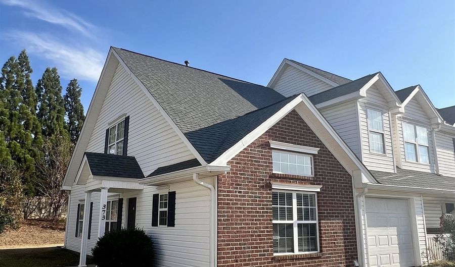 373 Still Water Cir, Boiling Springs, SC 29316 - 3 Beds, 3 Bath