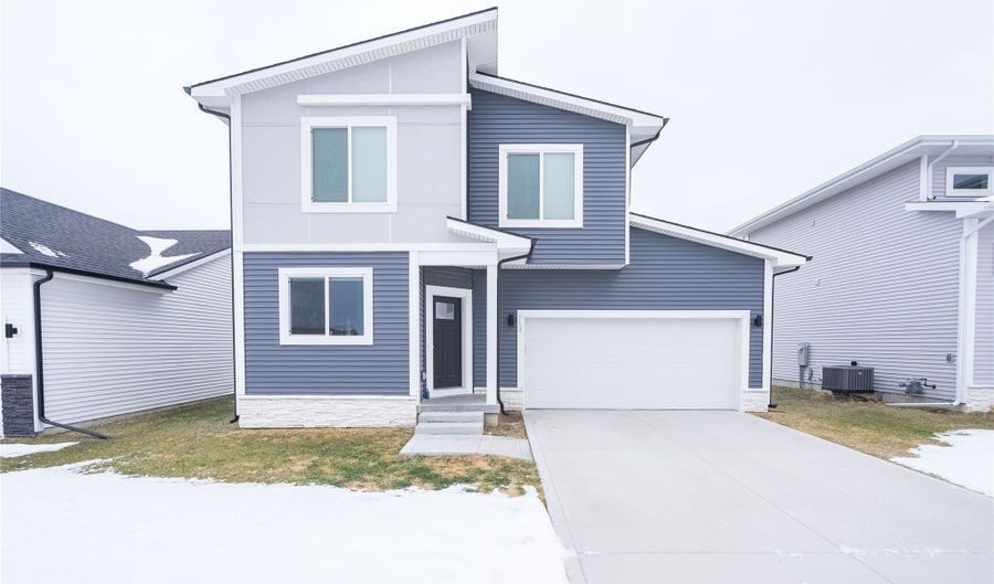 713 NE Oak Ridge Dr, Ankeny, IA 50021 - 3 Beds, 3 Bath