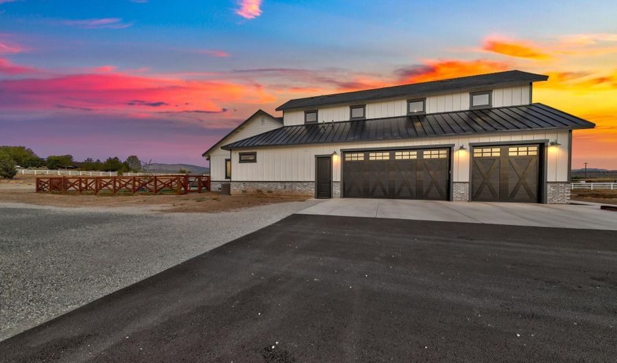 1409 Hunters Point Dr, Gardnerville, NV 89410 - 5 Beds, 5 Bath