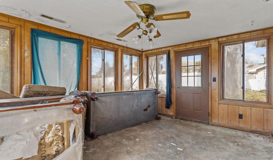 2227 Tartan Rd, Anderson, IN 46012 - 2 Beds, 1 Bath