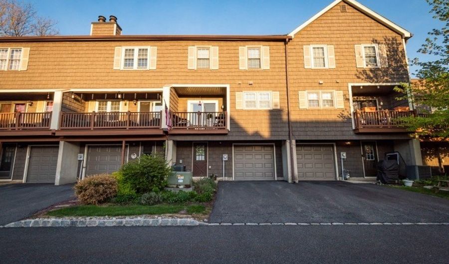 57 Oriole Dr, Allamuchy Twp., NJ 07840 - 3 Beds, 3 Bath