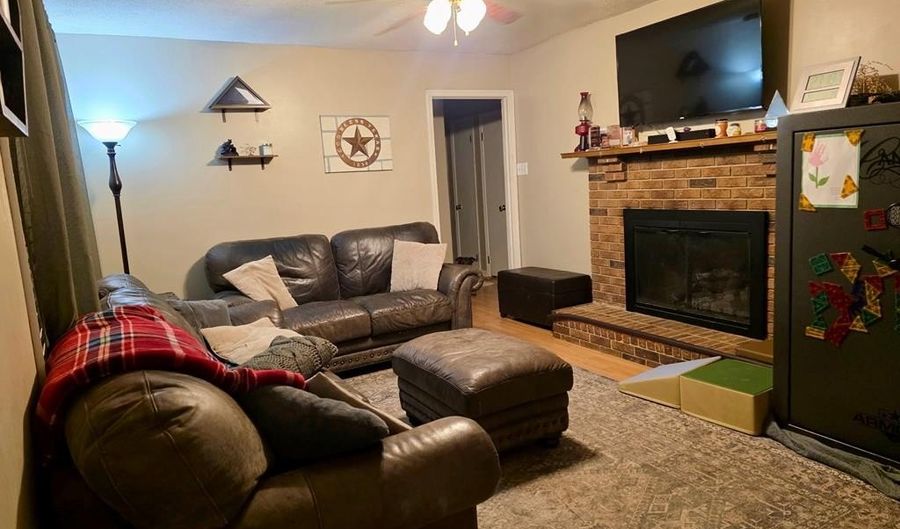 202 Prince St, Abbeville, SC 29620 - 4 Beds, 3 Bath