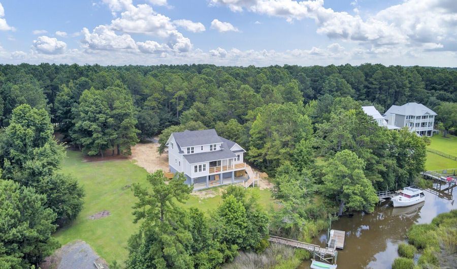 7527 Ladys Secret Ln, Awendaw, SC 29429 - 4 Beds, 4 Bath