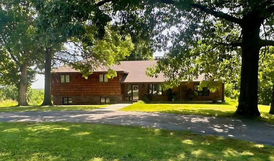 1606 Fairview Ave, Baxter Springs, KS 66713 - 3 Beds, 3 Bath
