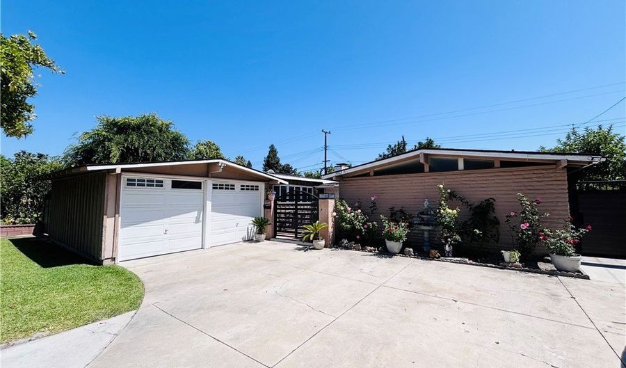 2362 W Mall Ave, Anaheim, CA 92804 - 3 Beds, 2 Bath