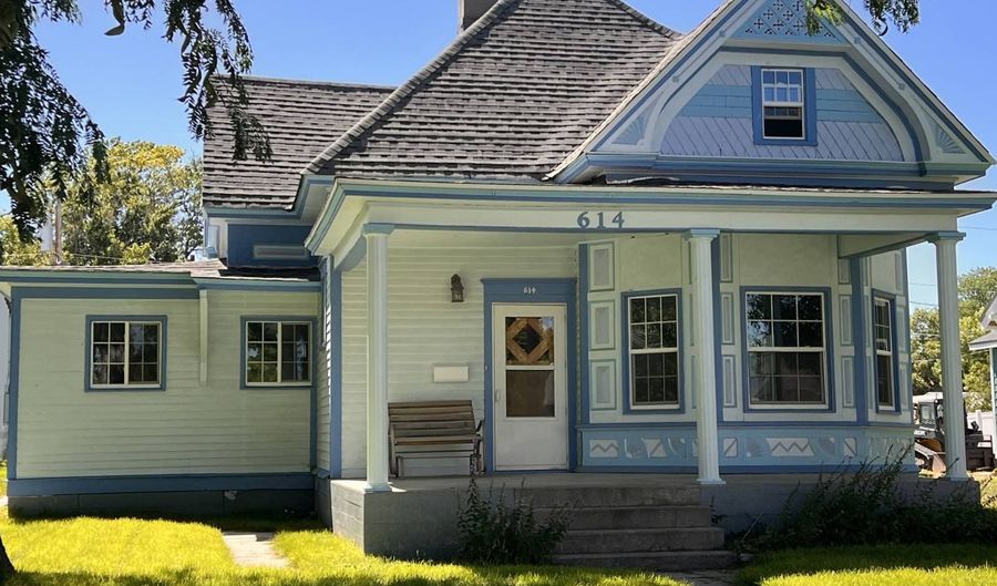 614 Laramie Ave, Alliance, NE 69301 - 4 Beds, 2 Bath