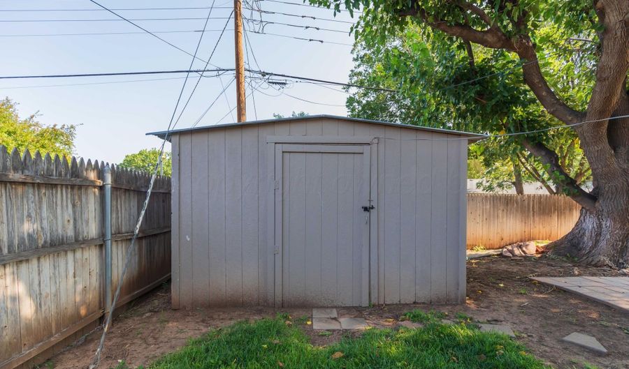 6710 GAINSBOROUGH Rd, Amarillo, TX 79106 - 5 Beds, 3 Bath