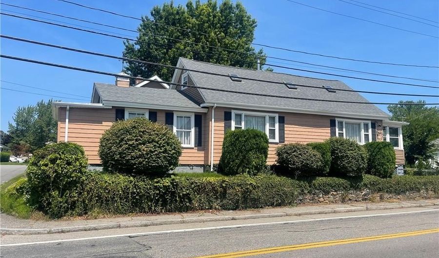 134 Dexter St, Cumberland, RI 02864 - 6 Beds, 2 Bath