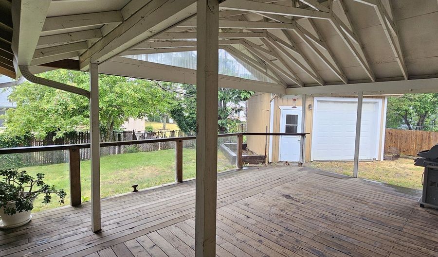 821 KEVIN Pl, Brookings, OR 97415 - 3 Beds, 2 Bath
