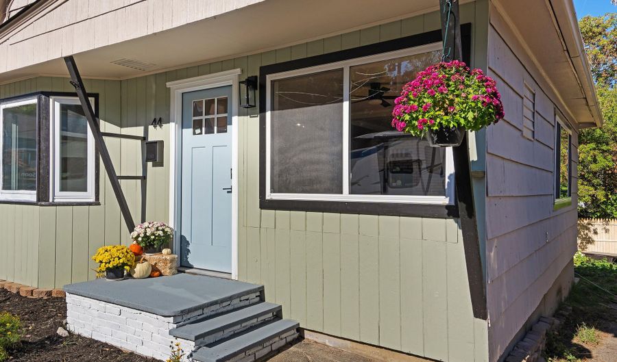 44 Sixth St, Auburn, ME 04210 - 3 Beds, 0 Bath