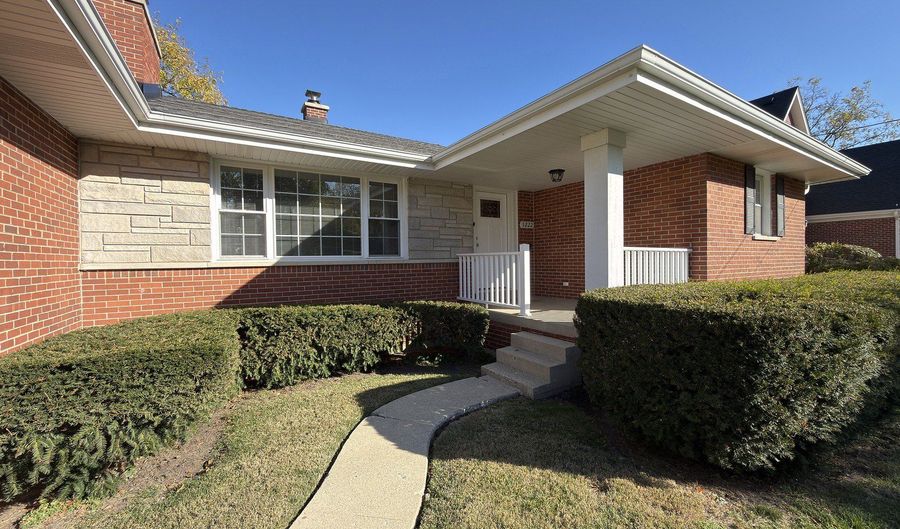 1222 E Kensington Rd, Arlington Heights, IL 60004 - 3 Beds, 2 Bath