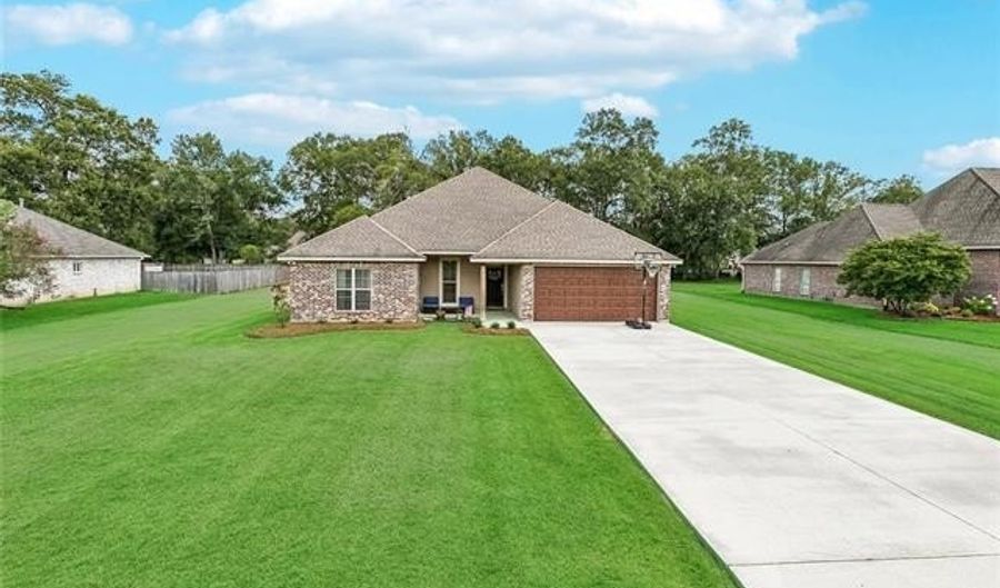 30253 DEAUX RUN Rd, Albany, LA 70711 - 4 Beds, 2 Bath