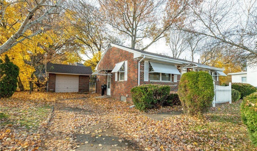 1074 N Main St, Akron, OH 44310 - 3 Beds, 1 Bath