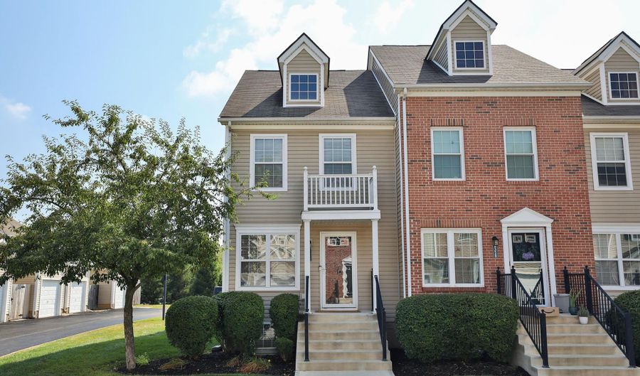 8330 Bruntsfield Rd, Columbus, OH 43235 - 2 Beds, 3 Bath