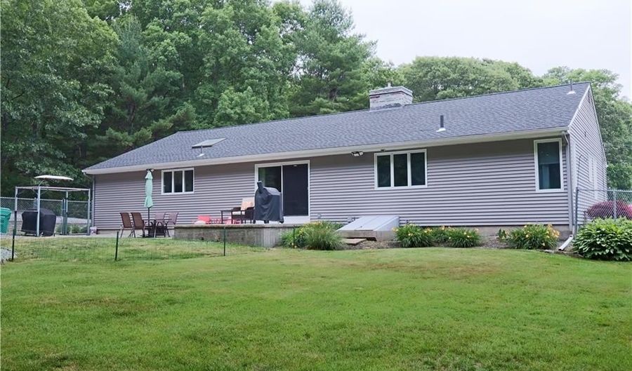 42 Elmdale Ave, Johnston, RI 02919 - 3 Beds, 3 Bath