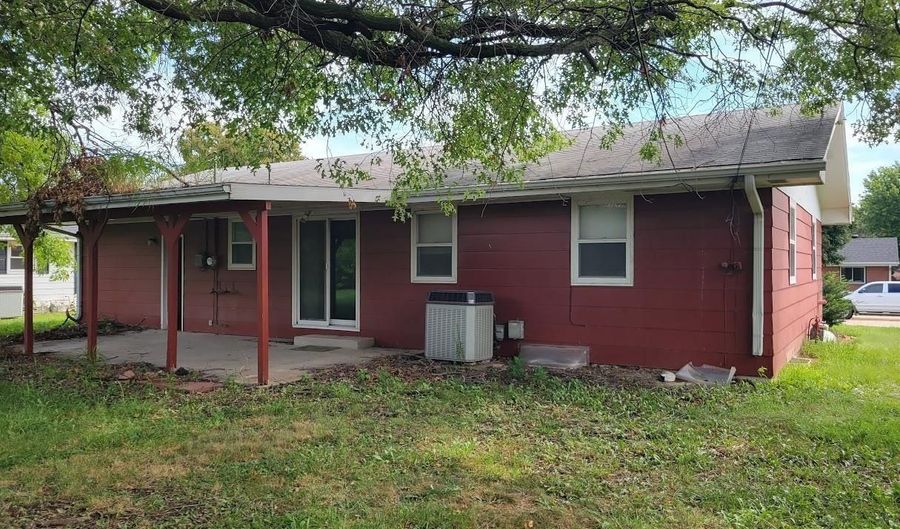 319 S 23rd St, Beatrice, NE 68310 - 3 Beds, 2 Bath