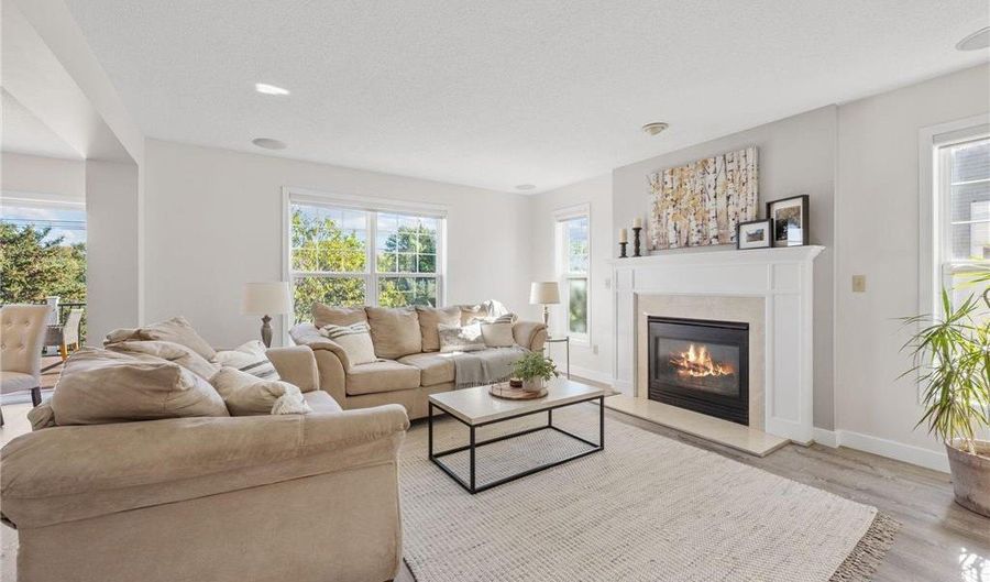 9258 Tyne Ln, Inver Grove Heights, MN 55077 - 3 Beds, 3 Bath