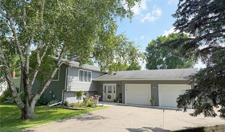 565 Lake Dr W, Annandale, MN 55302 - 4 Beds, 2 Bath