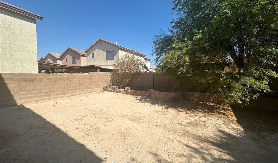 6566 Holly Bluff Ct, Las Vegas, NV 89122 - 5 Beds, 3 Bath