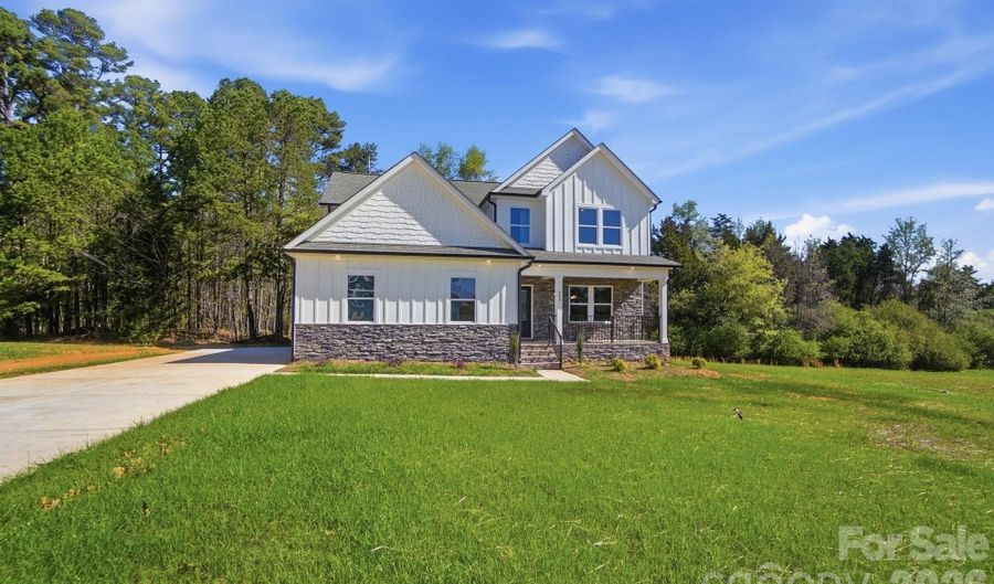 609 Muirfield Dr, Albemarle, NC 28001 - 4 Beds, 4 Bath