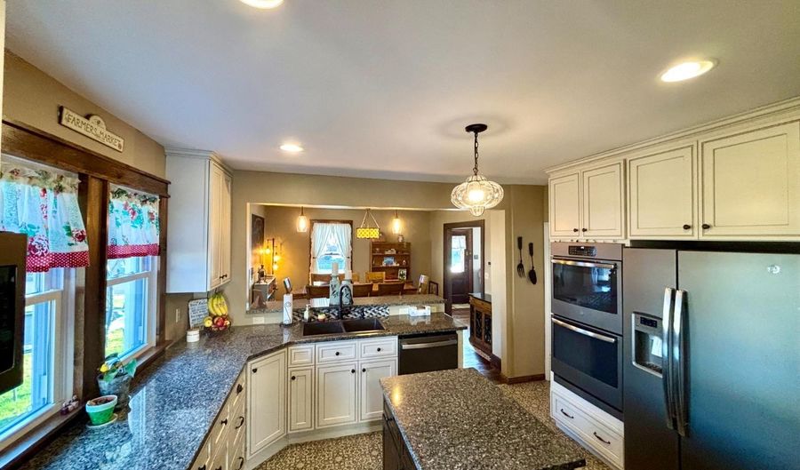 808 Western Ave, Batesville, IN 47006 - 4 Beds, 2 Bath