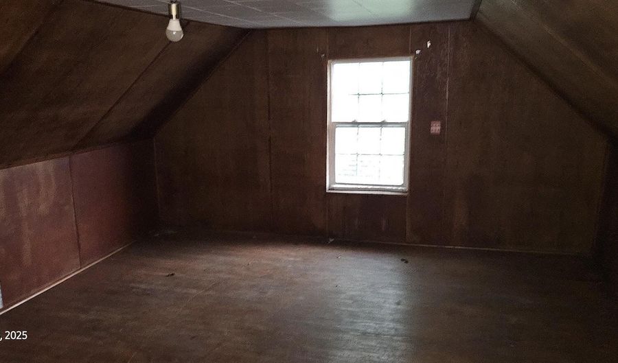 508 E 3rd St, Augusta, KY 41002 - 2 Beds, 1 Bath