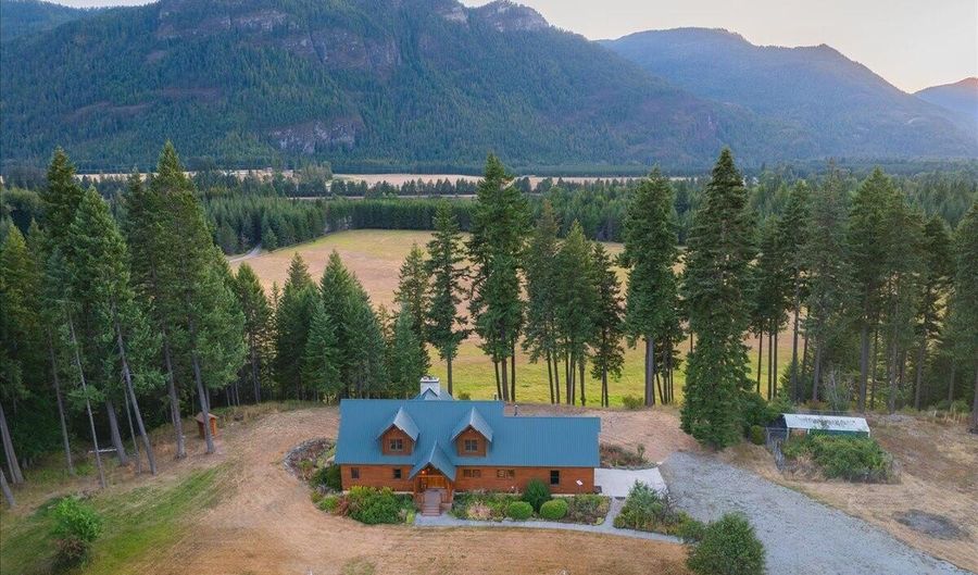 58250 Hwy 200, Clark Fork, ID 83811 - 6 Beds, 4 Bath