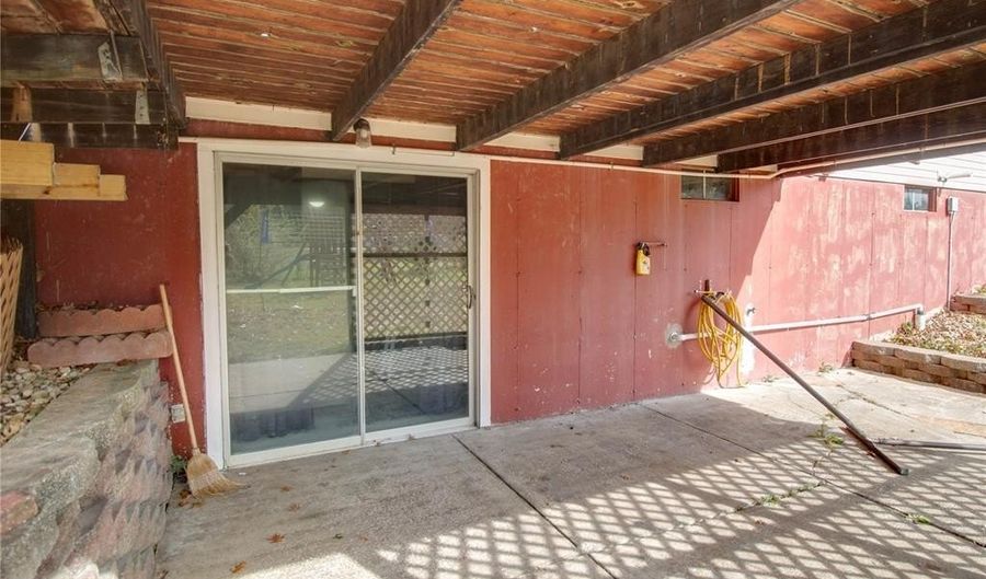 2401 Crislisa Dr, Alton, IL 62002 - 2 Beds, 2 Bath