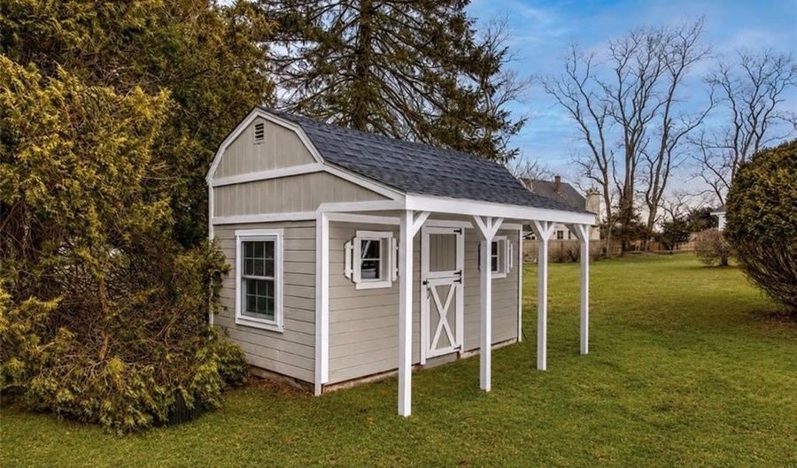 3 Pinetop Rd, Barrington, RI 02806 - 4 Beds, 3 Bath