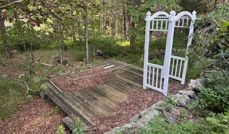 754 Carlton Rd, Tobyhanna, PA 18466 - 2 Beds, 2 Bath