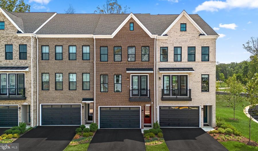 42131 SHINING STAR Sq, Ashburn, VA 20148 - 4 Beds, 5 Bath