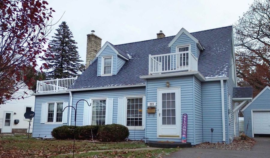 223 S SUPERIOR St, Antigo, WI 54409 - 3 Beds, 2 Bath
