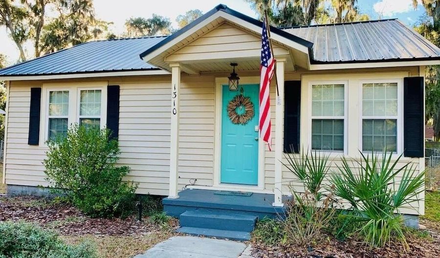 1310 Church St, Beaufort, SC 29902 - 2 Beds, 1 Bath