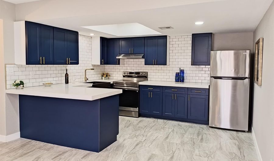 706 N 4TH St 2, Avondale, AZ 85323 - 2 Beds, 2 Bath