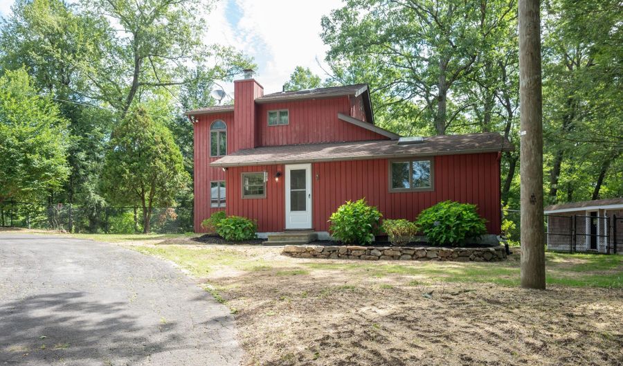 51 Candlewood Lake Rd, Brookfield, CT 06804 - 2 Beds, 2 Bath