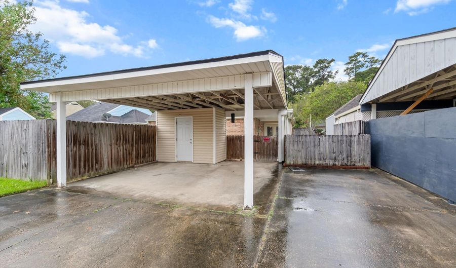 745 Fawn Lake Dr, Baton Rouge, LA 70816 - 3 Beds, 2 Bath