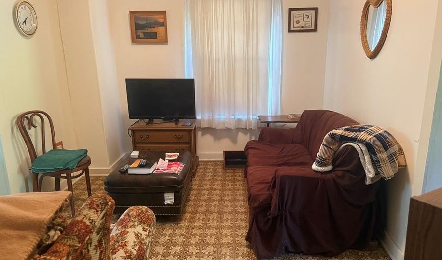 307 SE B St, Abingdon, VA 24210 - 2 Beds, 1 Bath