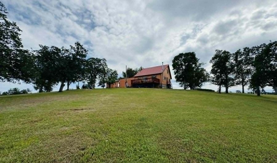 6231 Ridgetop Rd, Anderson, CA 96007 - 2 Beds, 3 Bath
