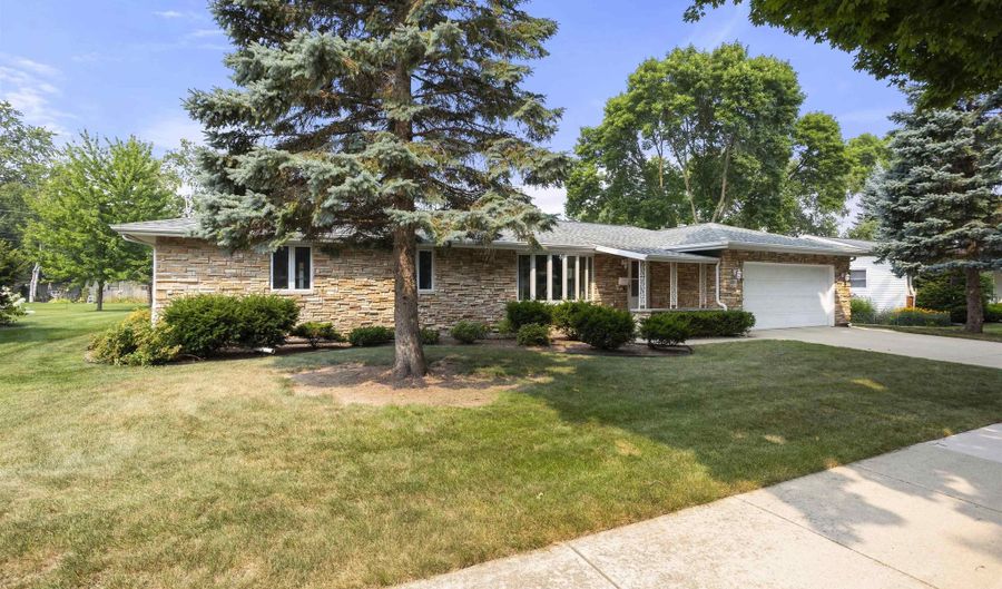 2601 S GREENVIEW St, Appleton, WI 54915 - 3 Beds, 2 Bath