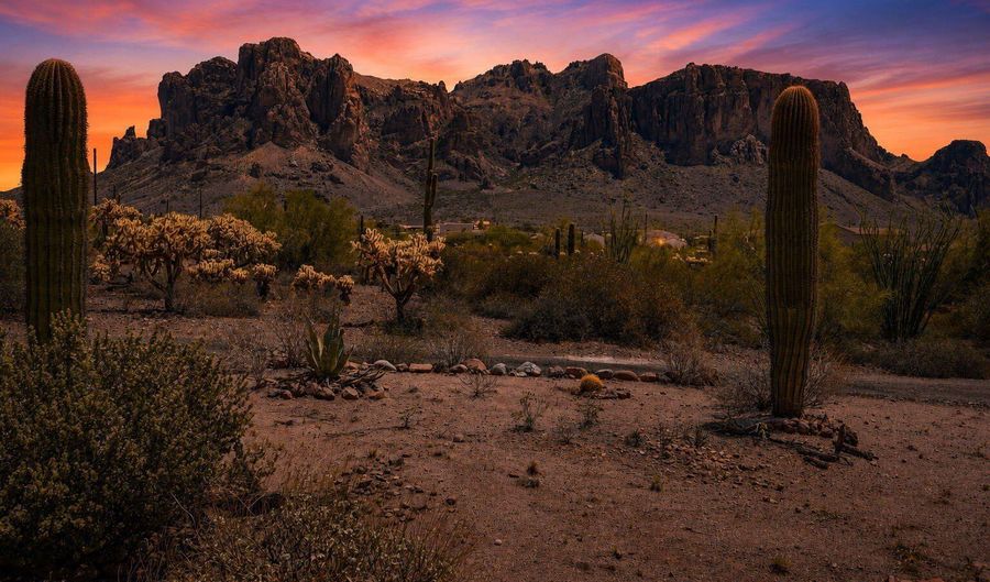 5370 E BELL St, Apache Junction, AZ 85119 - 3 Beds, 3 Bath