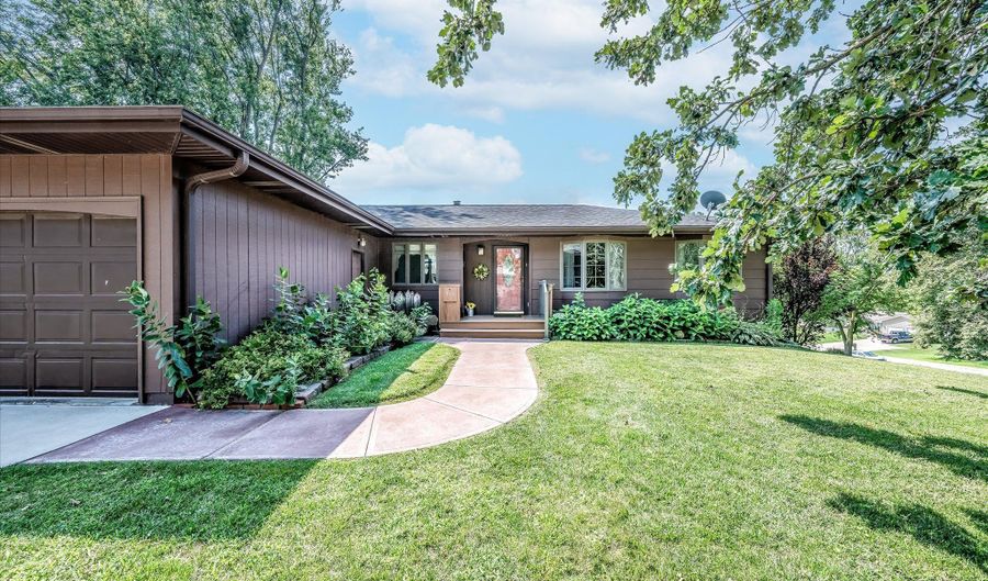 305 E 21st St, Atlantic, IA 50022 - 4 Beds, 3 Bath