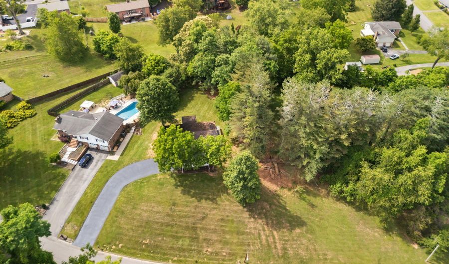 121 NE Hill Dr, Abingdon, VA 24210 - 3 Beds, 2 Bath