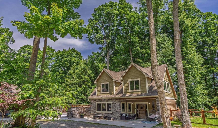 7105 SE Torch Lake Dr, Alden, MI 49612 - 4 Beds, 3 Bath