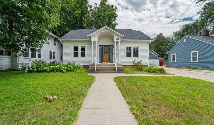 1220 Lincoln Way, Ames, IA 50010 - 3 Beds, 2 Bath