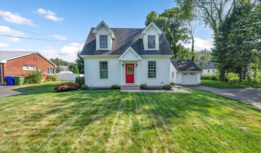 135 West St, Cromwell, CT 06416 - 4 Beds, 3 Bath