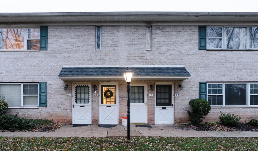 42 CAVENDISH Dr 42, Ambler, PA 19002 - 2 Beds, 2 Bath