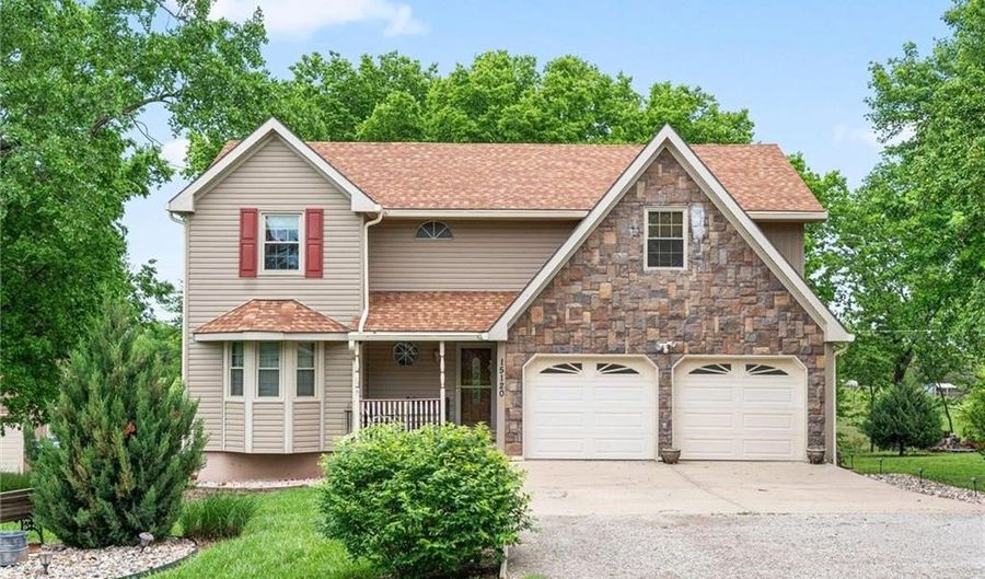 15120 Briarwood Dr, Basehor, KS 66007 - 3 Beds, 3 Bath